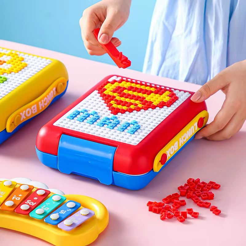 BENTO LUNCH BOX PLASTIC COMES WITH DIY STICKERS THAT HELPS THE KIDS CREATE FUNNY CHARACTERS ON THEIR LUNCH BOX